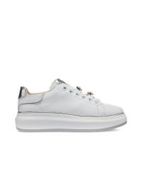 Sneakers bianche con applicazioni e suola platform