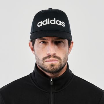 Capellino nero con maxi logo