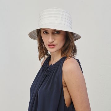 Cappello bianco in tessuto