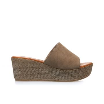 Sandali beige in pelle con zeppa