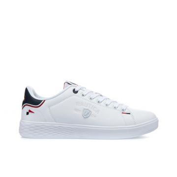 Sneakers bianche con stemma