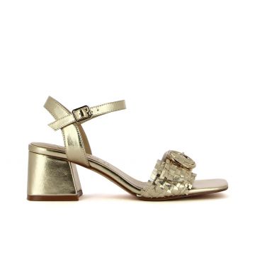 Sandali oro in pelle con tacco medio largo e fibbia intrecciata
