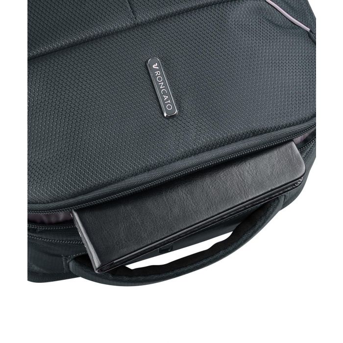 Zaino grigio morbido da viaggio con tasche interne