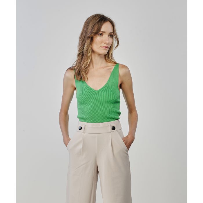 Top verde smanicato a costine