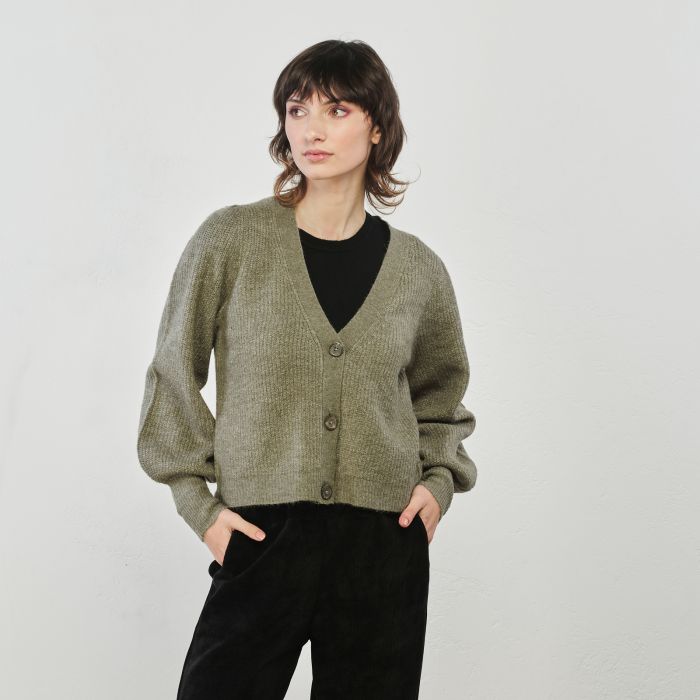 Cardigan verde con bottoni