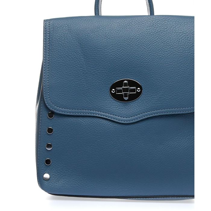 Zainetto azzurro con borchie