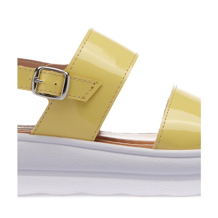Sandali gialli con suola platform
