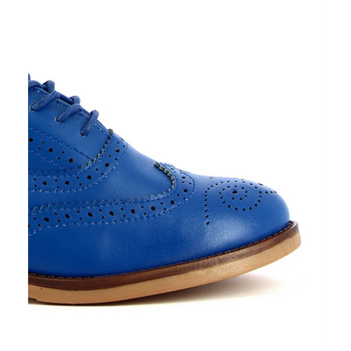 Scarpe stringate blu con lavorazione coda di rondine